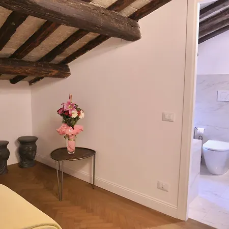 Casa de hóspedes Helmirage Luxury Trevi 4*