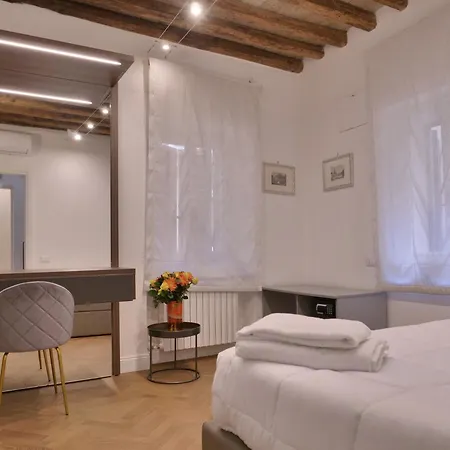 Helmirage Luxury Trevi 4* Řím