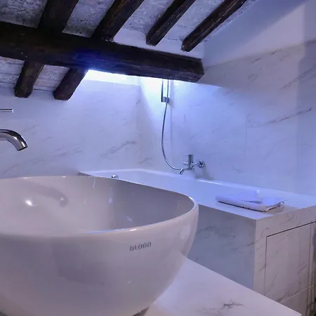 Casa de hóspedes Helmirage Luxury Trevi 4*